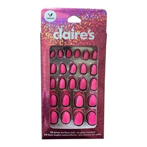 Girls Press On Faux Nail Set Vegan Pink and black Claire’s Girls Host Pick New